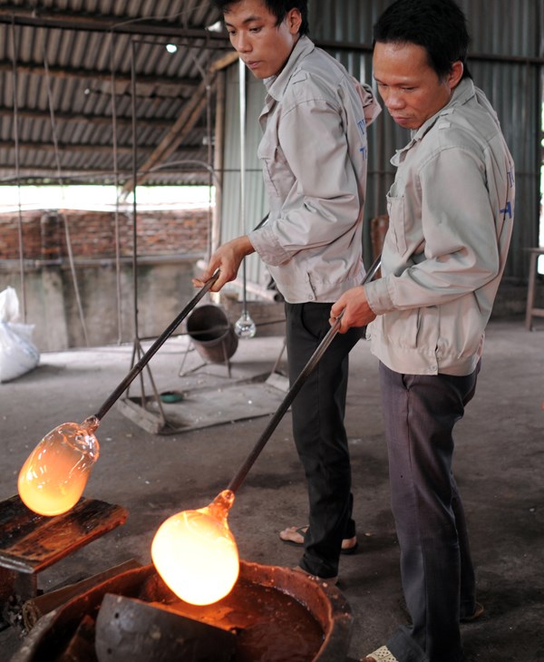 Nghề thổi thủy tinh Hàn Quốc-kiếm tiền hay đổi mạng